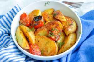 Dill Potato Wedges are a simple 4-ingredient vegan side dish that tastes great and will please everyone. #potatoes #dill #healthyside #sidedish #potato #bakedpotato